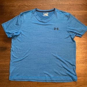 Under armor size large loose fit heat gear V-neck workout shirt color blue